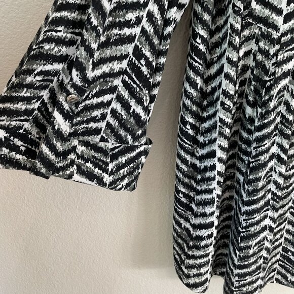Cocomo Woman Plus 3X Black White Chevron Tunic Top Stretch Shirt Roll Tab Sleeve - Picture 8 of 11